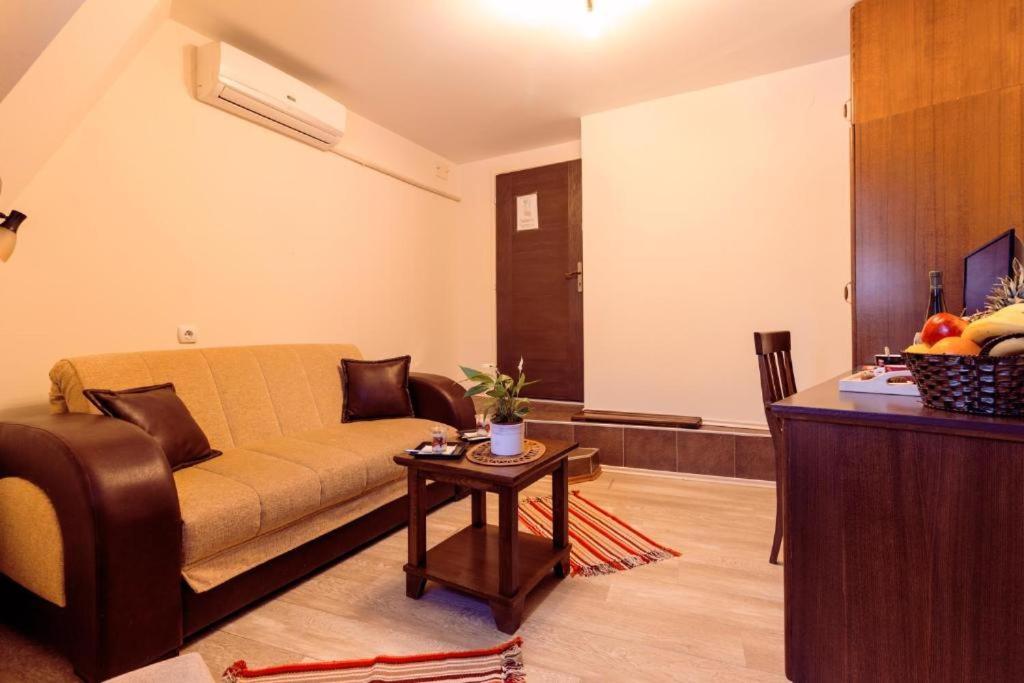 Downtown Rooms นิส ภายนอก รูปภาพ